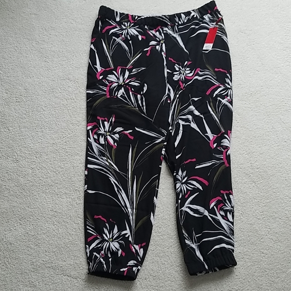 Jennifer Lopez Pants - Jennifer Lopez jogger pants